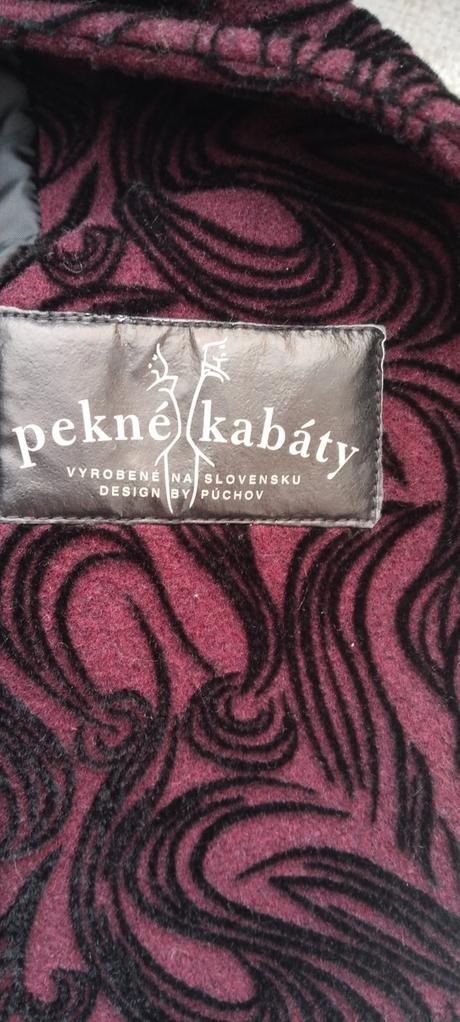 Elegantný vlnený kabát s vysokým percentom vlny, 38