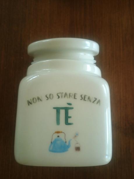 Porcelánová doza,