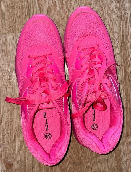 Krikľavo ružové, graceland,39