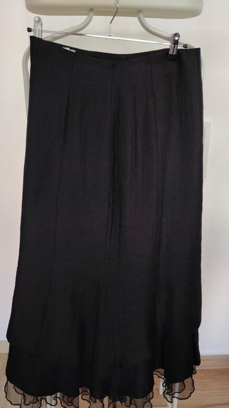 Dlhá čierna sukňa, m