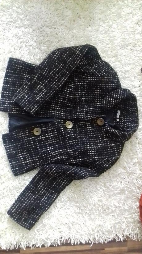 Kabátik so zlatými gombíkmi, 36