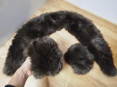 Golier a manžety kozusinove, 