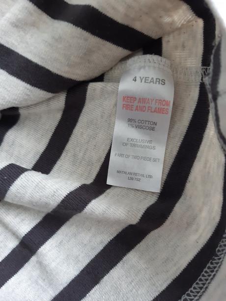 Mikina so sukničkou, 104