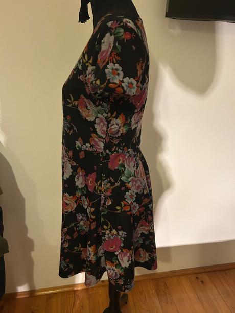 Šaty čierne s kvetinovým vzorom, atmosphere,40