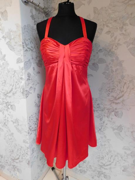 Velmi pekne saty na slavnost, 38