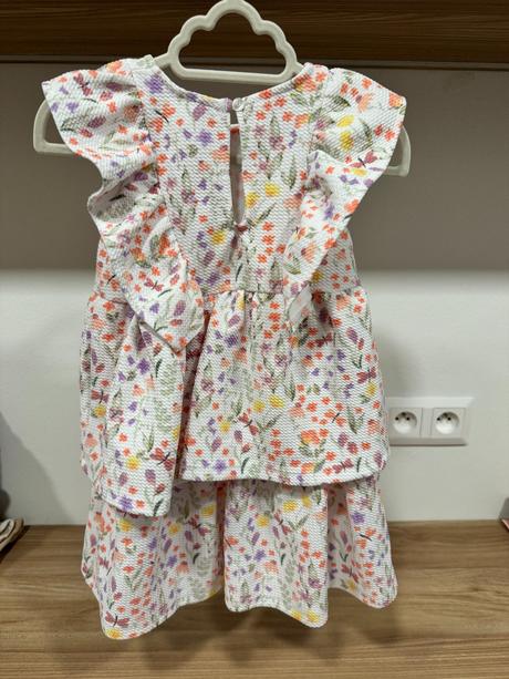 Dievčenské šaty, 92