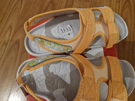 Dievcenske sandalky_oranzove, nike,37
