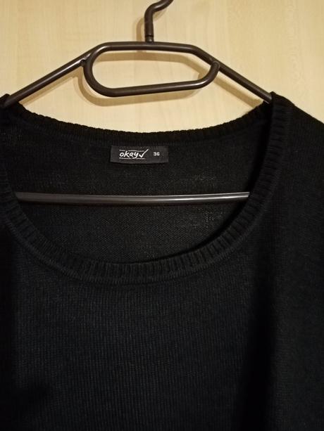 Čierny pletený svetrík, s