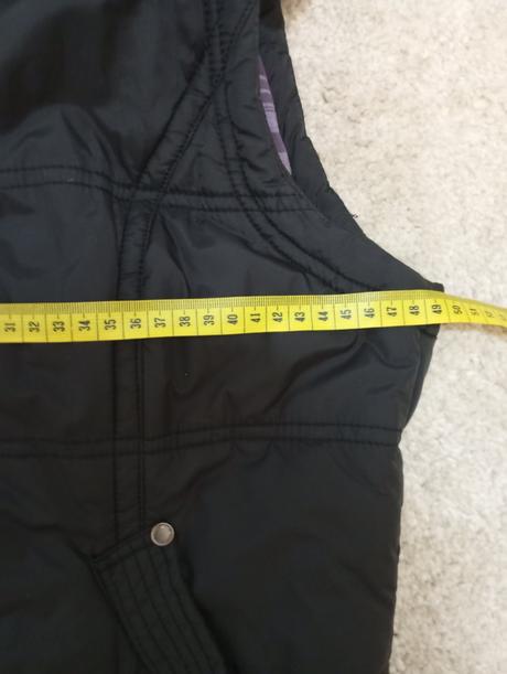 Čierna vesta s kapucňou, 42
