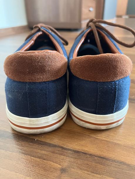 Platené tenisky, 45