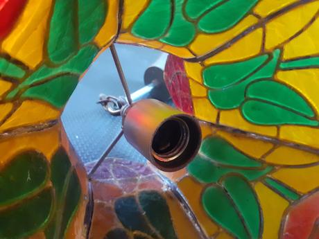 Starý farebný vitrážový luster s ružami, 