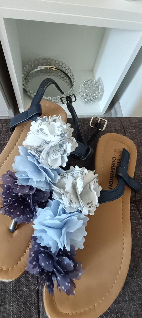 Nádherne sandálky s kvetinkami, young dimension,31
