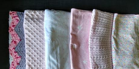 Ruzova biela vtacikova deka carters, 