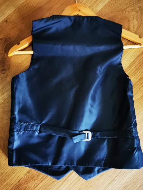 Detský oblek s vestičkou a motylikom, 146