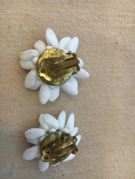 Náušnice a brošňa, 