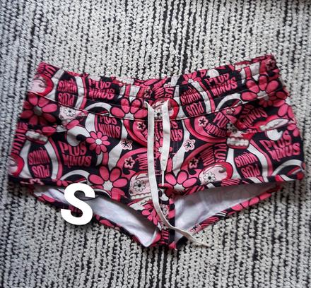 Šortky kvietkovane s, s