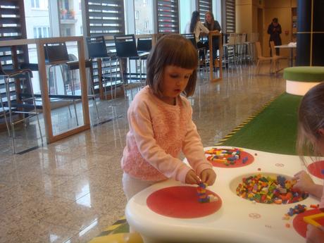 Ruzovy pulovrik, h&m,116