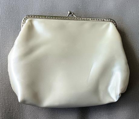 Saténová kabelka do ruky,