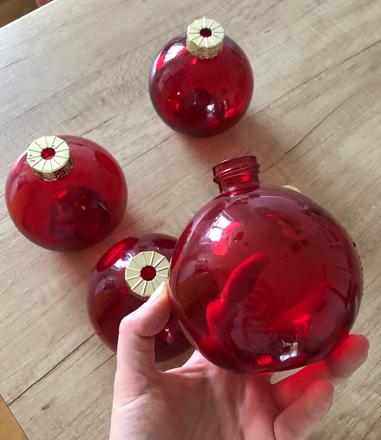 4 červené sklenené poháre gule, 