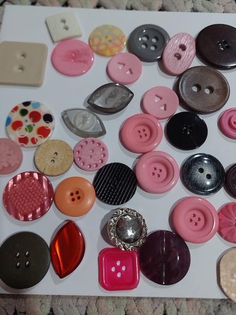 Mix väčších gombíkov, 