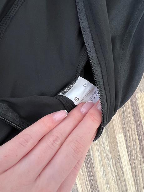 Obtiahnuta mikina na zips alo, s / xs