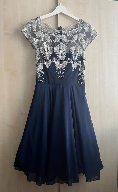 Chi chi london šaty, m