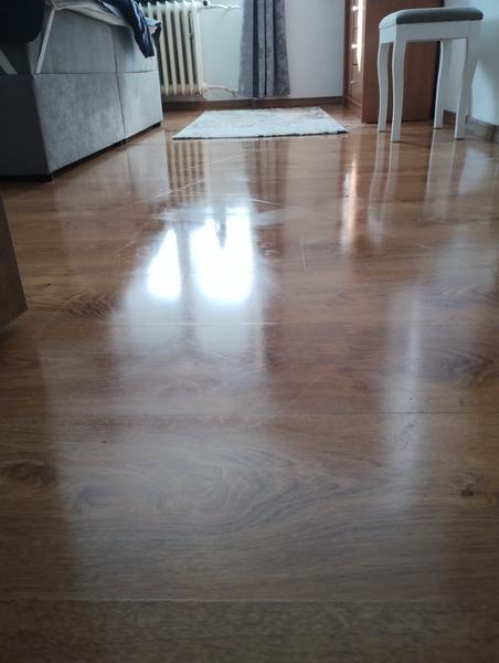 Ako odstrániť čmuhy z podlahy?