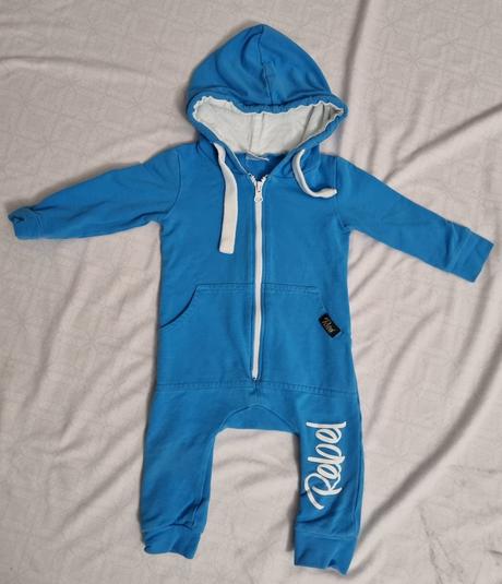 Overal rebel, rebel,74