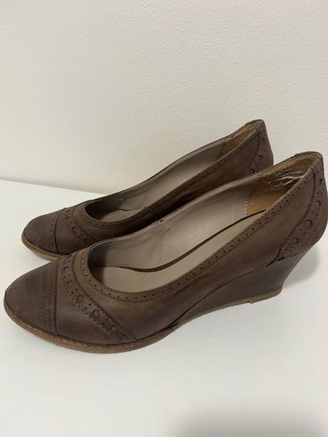 Poltopánky na opätku, baťa,40