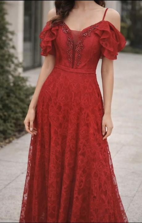 Krásne červené šaty, 38