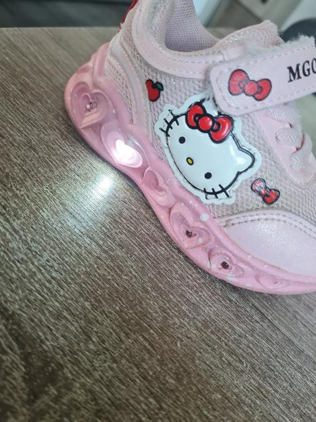 Dievcenske botasky, 22