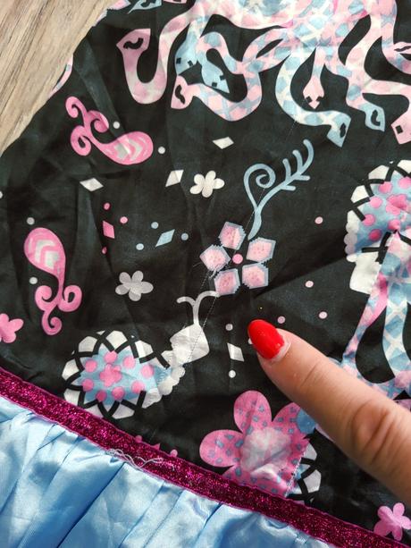 Karnevalové šaty monster high na cca 6 rokov,