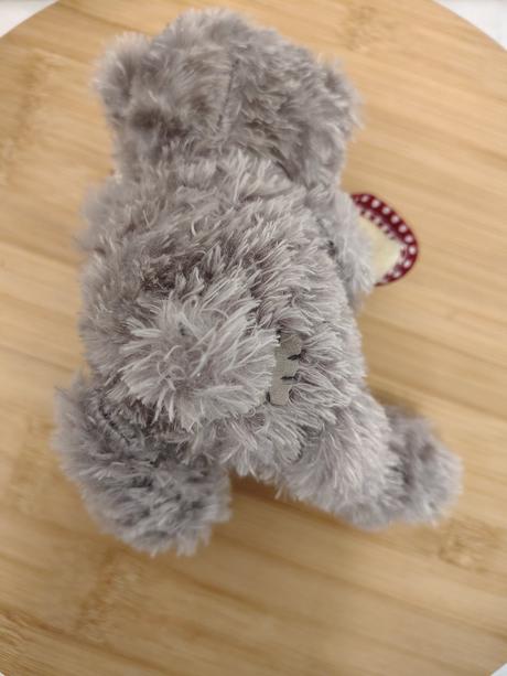 Plyšový sivý medveď s uteráčikom, 19 cm, 
