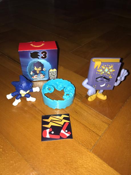 Figúrky - sonic a rozprávková kniha,