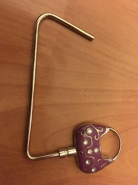 Držiak na kabelku z anglicka, 