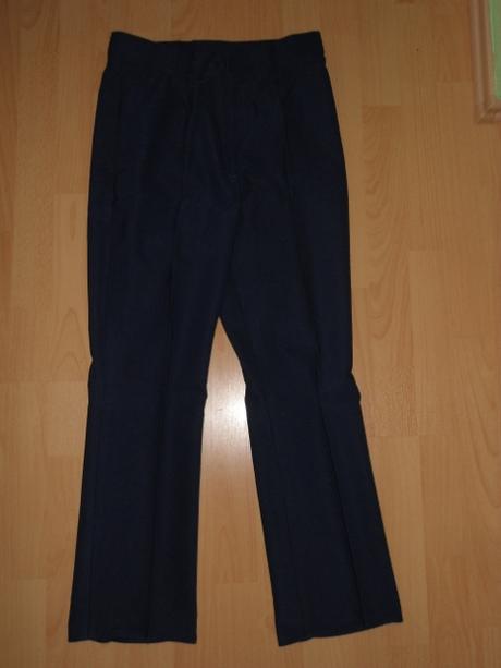 Tmavomodre nohavice, 36