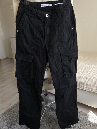 Čierne kapsáčové nohavice, bershka,34