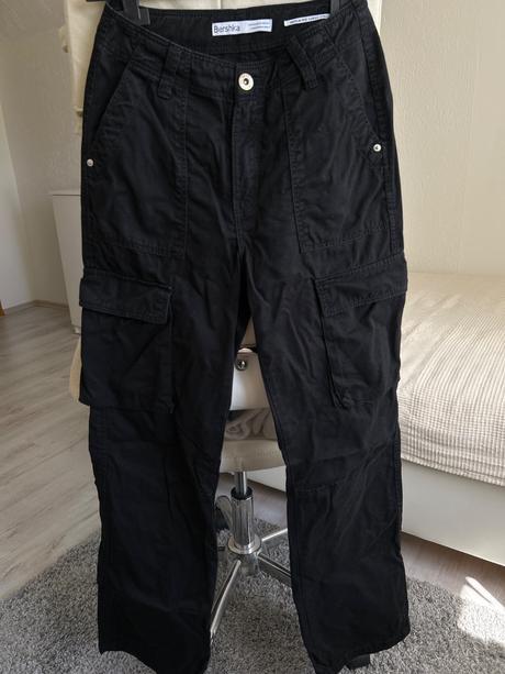 Čierne kapsáčové nohavice, bershka,34