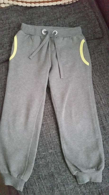 Hrubsie teplaky 4,50eur, 122