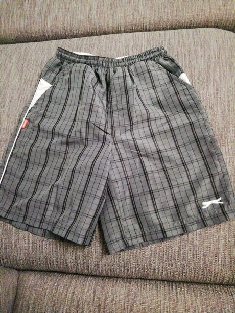 Krátke nohavice v super stave, 134