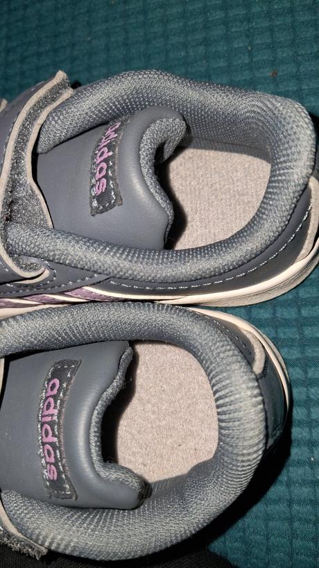 Peknučké adidasky pre dievčatko, super stav, adidas,21