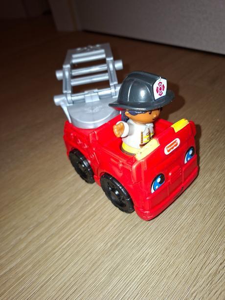 Fisher price little people hasičské auto 12cm,