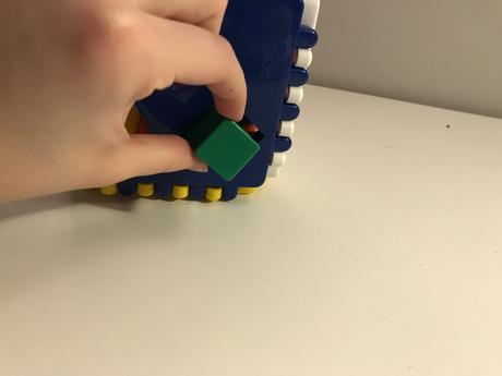 Hračky - lopta a kocka,