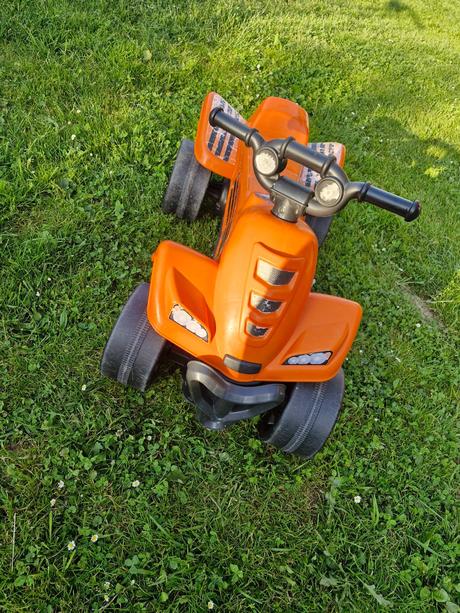 Štvorkolka šlapacia,