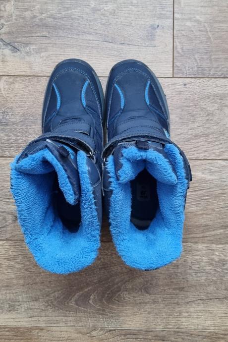 Modré snehule, baťa,38