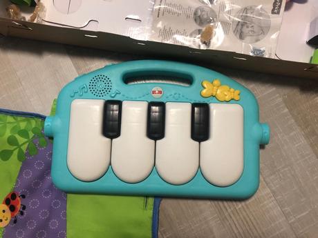 Hracia deka s klavirom fisher price,