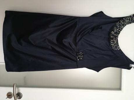 Spolocenske saty, 42