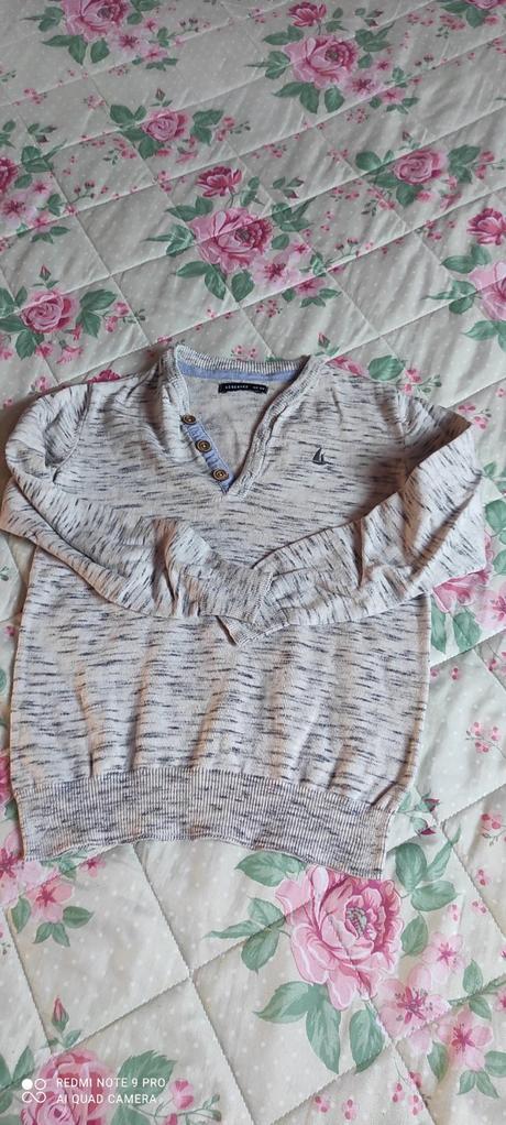 Svetrík 122, reserved,122