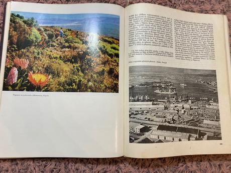 Krásna stará retro kniha zeměpis světa afrika 1971, 