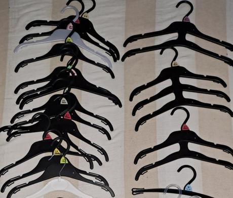 Vešiaky detské 20 ks,